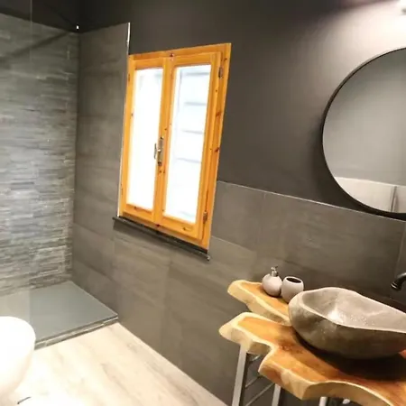 Lovely Old Town Apt With Free Private Parking Included! * Janov
