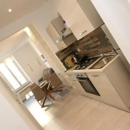 Lovely Downtown Top Location Apt With Free Private Parking Included!