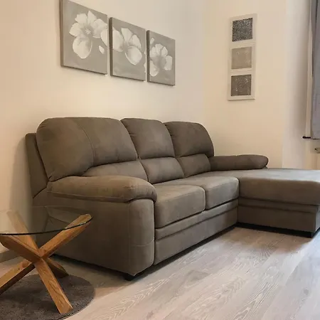 Apartamento Lovely Downtown Location With Free Private Parking Included! Génova