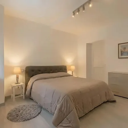 Lovely Downtown Location With Free Private Parking Included! Apartamento Génova