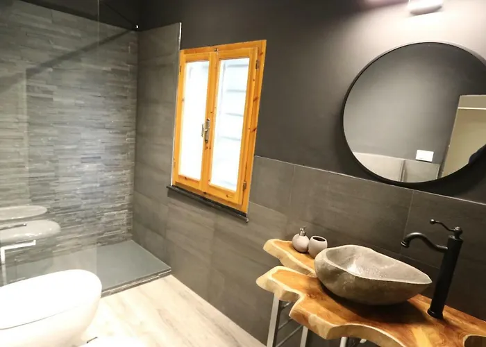 Andrea's Lovely - Free Private Parking Included!