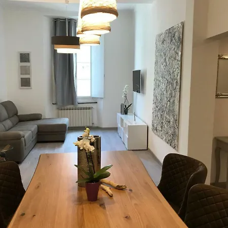 Lovely Old Town Apt With Free Private Parking Includer!