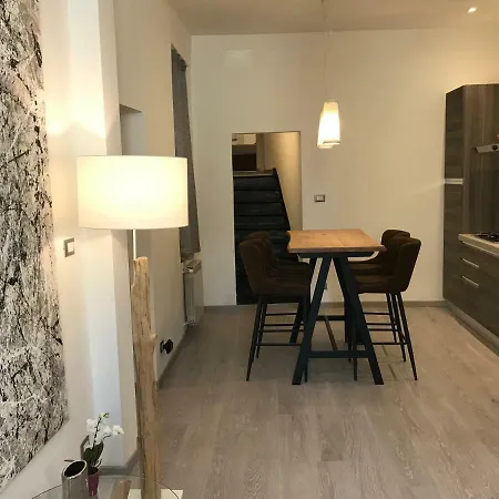 Lovely Old Town Apt With Free Private Parking Includer! * ジェノヴァ