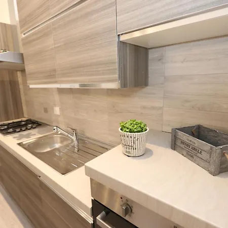 Apartament Andrea's Lovely - Free Private Parking Included! *