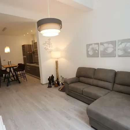 アパート Lovely Old Town Apt With Free Private Parking Includer!